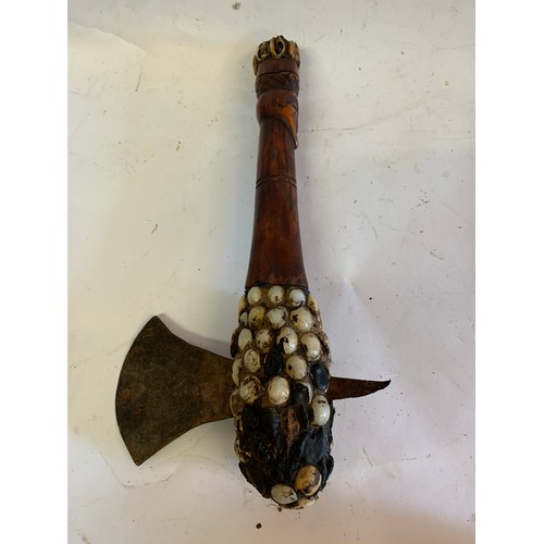 136 - Vintage Lega Tribal Axe Having Cowie Shell Décoration And Bone Carved Hanndle
30 cms