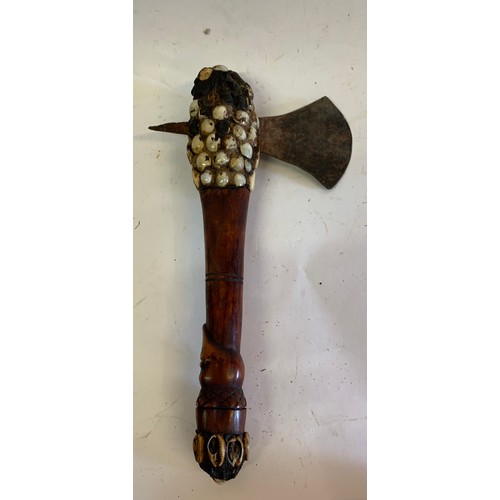 136 - Vintage Lega Tribal Axe Having Cowie Shell Décoration And Bone Carved Hanndle
30 cms