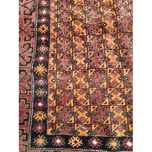 85 - Decorative Ground Rug, 140cm x 90cm