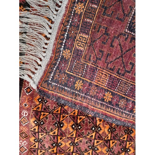 85 - Decorative Ground Rug, 140cm x 90cm