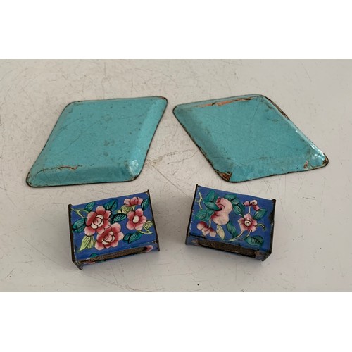 123 - Vintage Collection Of Diamond Shaped Enamel Dishes Together With A Pair Of Match Box Holders
Dishes ... 