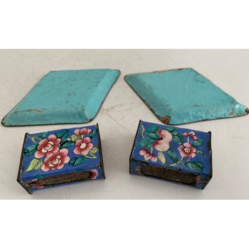 123 - Vintage Collection Of Diamond Shaped Enamel Dishes Together With A Pair Of Match Box Holders
Dishes ... 