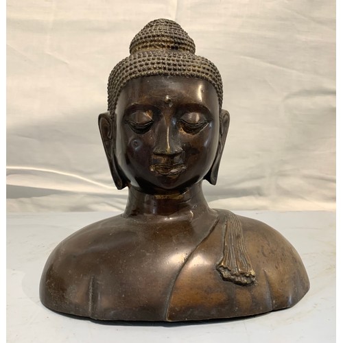 212 - Bronze Buddha Statue
27 x 21 cms h