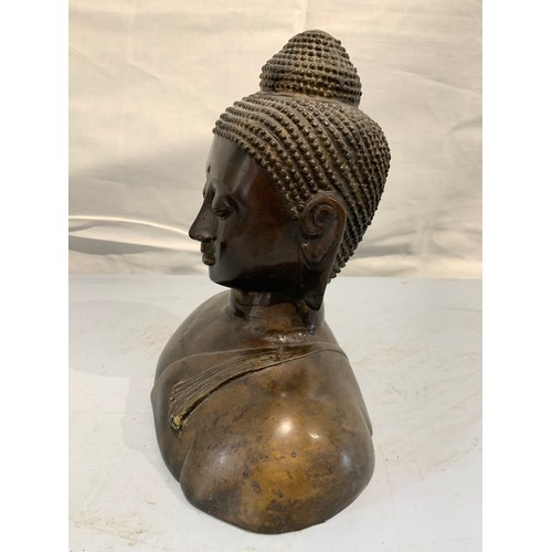 212 - Bronze Buddha Statue
27 x 21 cms h