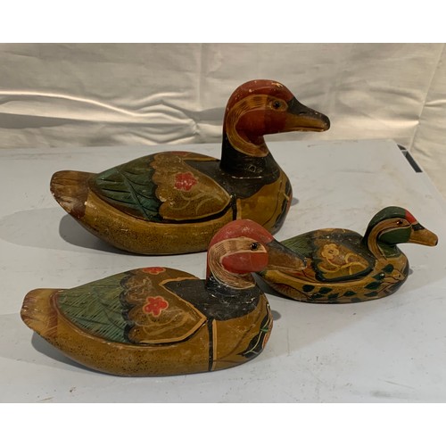 213 - Set Of 3 Graduated Wooden Decoy Ducks
20 , 18, and 16 cms