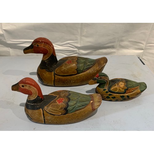 213 - Set Of 3 Graduated Wooden Decoy Ducks
20 , 18, and 16 cms