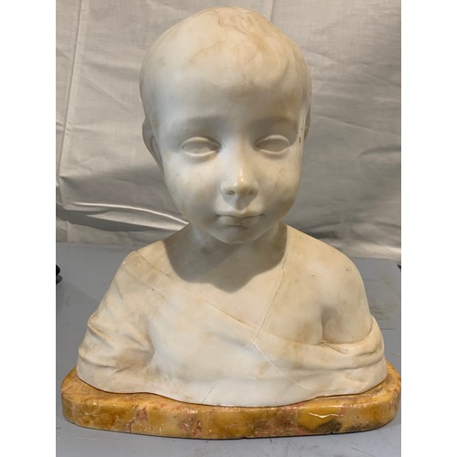 217 - 19thC Alabaster Statue After The Antique Bust Of A Child
40 x 30 cms h