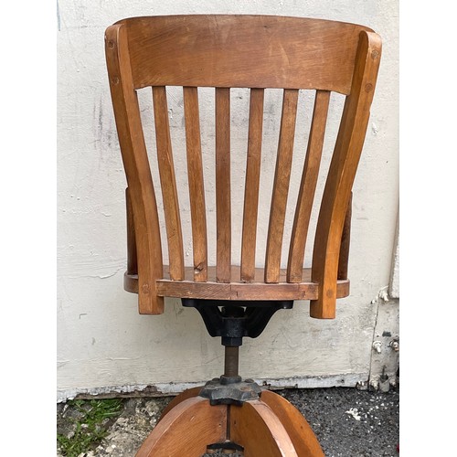 34 - Vintage Continental Swivel Chair.