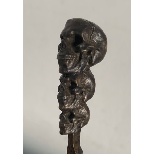 124 - Vintage Bronze Coke Spoon Featuring 3 Human Skulls Of Descending Size
7 cms