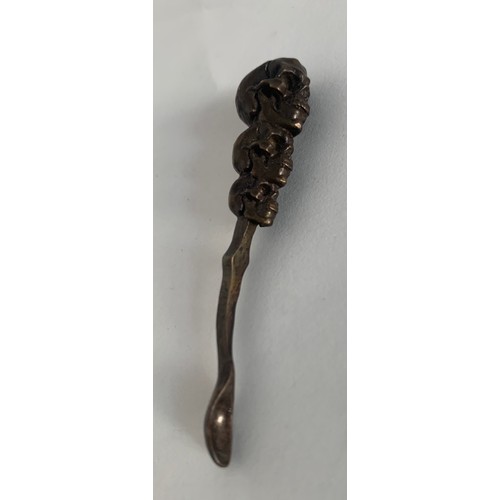 124 - Vintage Bronze Coke Spoon Featuring 3 Human Skulls Of Descending Size
7 cms