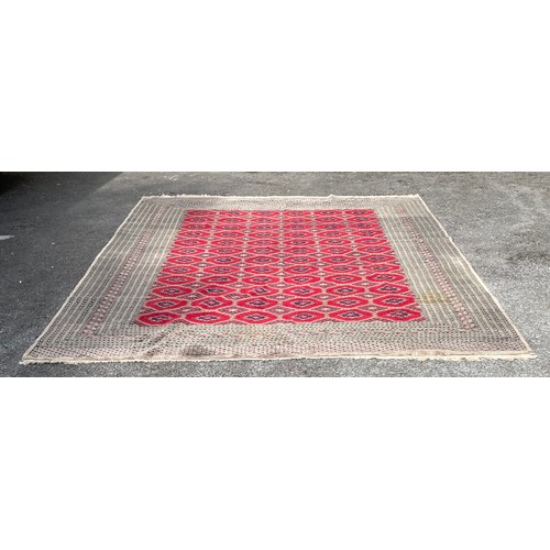 95 - Extra Large Decorative Ground Rug With Central Pattern. 365 x 290 cms