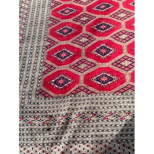 95 - Extra Large Decorative Ground Rug With Central Pattern. 365 x 290 cms