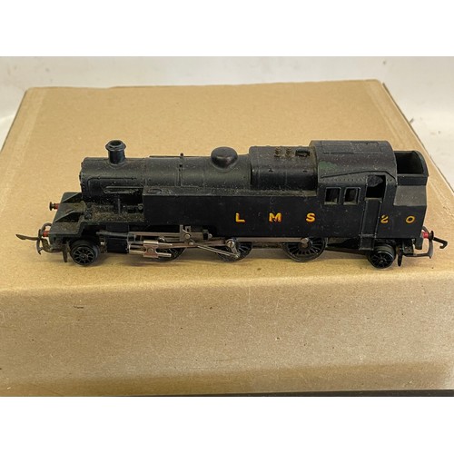 470 - Tri Ang Locomotive Along With Various Carriages Etc (Box)