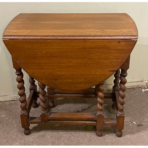 26A - Vintage Drop Leaf Table With Barley Twist Legs. Extended 104 x 76 x 76 cms