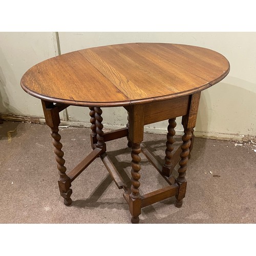 26A - Vintage Drop Leaf Table With Barley Twist Legs. Extended 104 x 76 x 76 cms