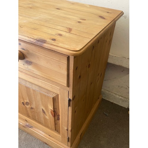 30 - Solid Pine Desk.137 x 57 x 79cms