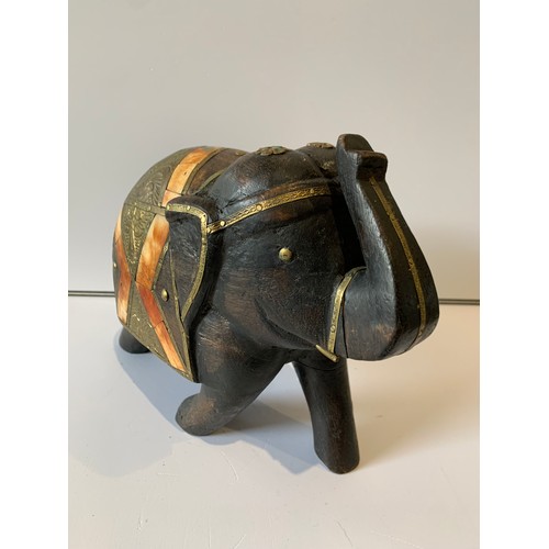 109 - Vintage Wooden Model Of An Éléphant Having Métal Inserts 
23 x 11 x 19 cms h