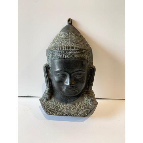 114 - Unusual Vintage Bronze Of Thé Buddha Head
18 x 28 cms h