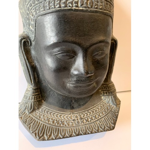 114 - Unusual Vintage Bronze Of Thé Buddha Head
18 x 28 cms h