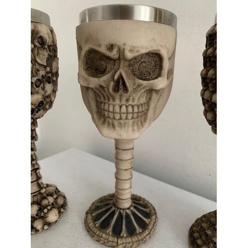 108 - Set Of 3 x Gothic Medieval Skull And Crossbones Drinking Wine Goblets
19 cms h