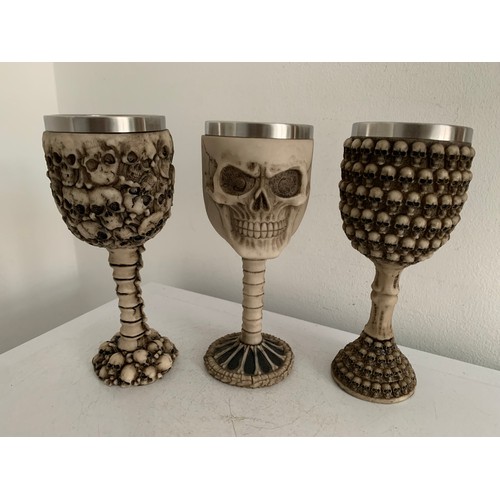 108 - Set Of 3 x Gothic Medieval Skull And Crossbones Drinking Wine Goblets
19 cms h