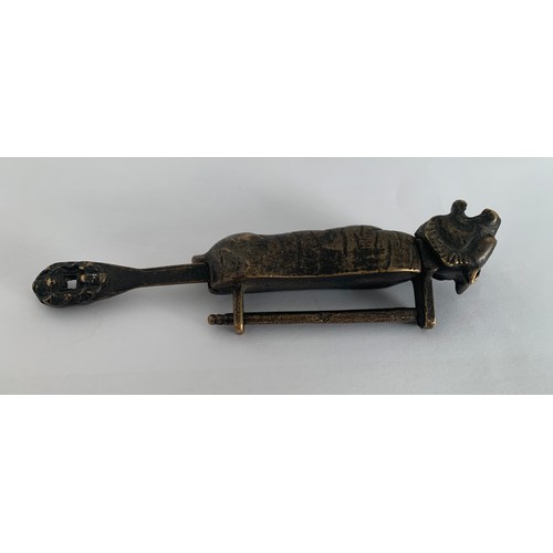 105 - Vintage Oriental Bronze Lock In The Form Of A Tiger
Overall 13 cms . Main Body 8.5 cms