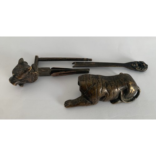 105 - Vintage Oriental Bronze Lock In The Form Of A Tiger
Overall 13 cms . Main Body 8.5 cms