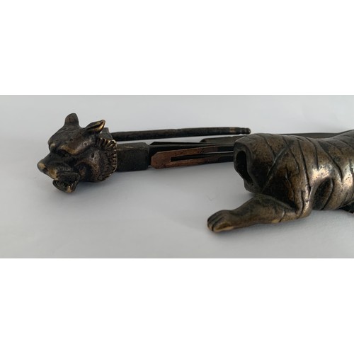 105 - Vintage Oriental Bronze Lock In The Form Of A Tiger
Overall 13 cms . Main Body 8.5 cms