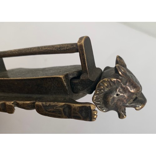 105 - Vintage Oriental Bronze Lock In The Form Of A Tiger
Overall 13 cms . Main Body 8.5 cms