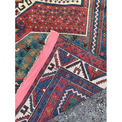 91 - Decorative Hand Tied Ground Rug. 167 x 117 cms