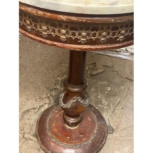 59 - Antique Circular Marble Top Pedestal Table With Bronze Decoration And Lion Paw Feet.  A/F 44 X 65 cm... 