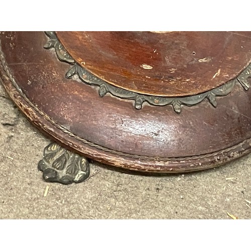 59 - Antique Circular Marble Top Pedestal Table With Bronze Decoration And Lion Paw Feet.  A/F 44 X 65 cm... 