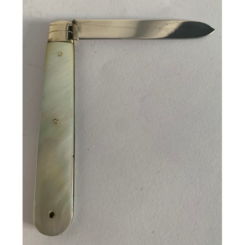 114 - Antique Sterling Silver And Mother Of Pearl Folding Fruit Knife Sheffield 1919
8 cms