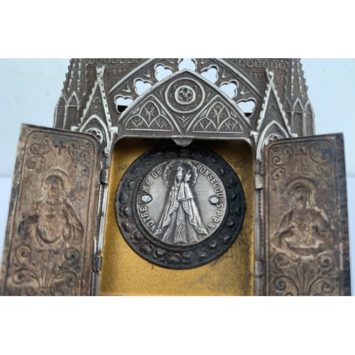 100 - Vintage Reliquary In The Form Of A Cathedral With Thé Front Doors Opening To Reveal A Medal To Notre... 