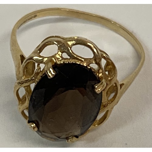 337 - Vintage Hallmarked Yellow Gold Smokey Quartz Ring. Size UK S