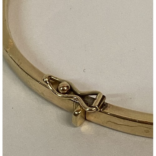 338 - Hallmarked 9ct Yellow Gold Bracelet. Closed 6.5cm Width