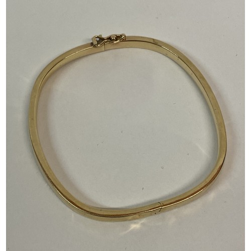 338 - Hallmarked 9ct Yellow Gold Bracelet. Closed 6.5cm Width