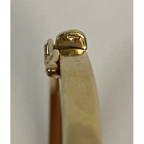 338 - Hallmarked 9ct Yellow Gold Bracelet. Closed 6.5cm Width