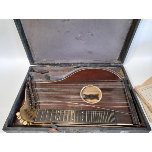 283 - Vintage Steel Strung Zither in Worn Case