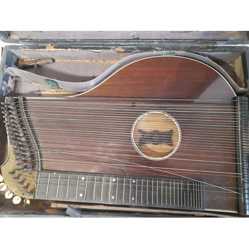 283 - Vintage Steel Strung Zither in Worn Case