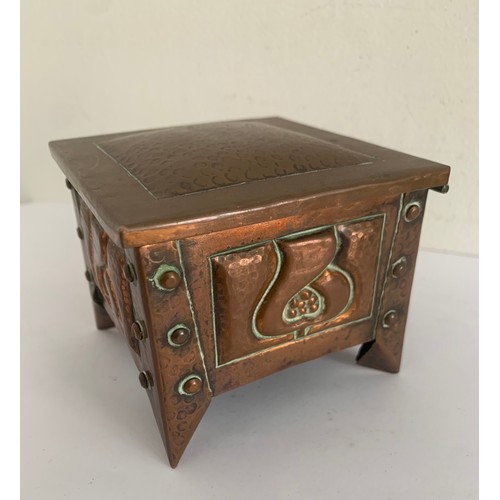 146 - Arts And Crafts Copper Trinket Box With Newlyn Design
10 x 10 x 8 cms h