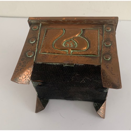 146 - Arts And Crafts Copper Trinket Box With Newlyn Design
10 x 10 x 8 cms h