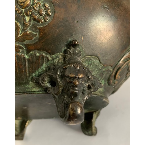 131 - Interesting 19thC Bronze Jardinière With Scrollwork Decoration Over Figural Feet
24 x 17 x 13 cms h