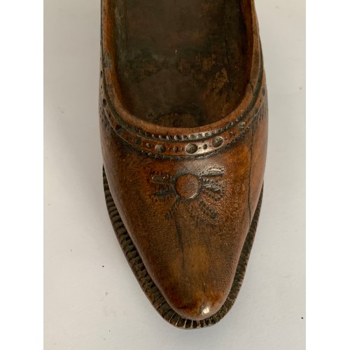 133 - 19thC Carved Wooden Treen Shoe Probably Used As A Pin Cushion
20 x 7 x 6 cms h