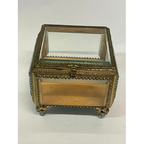 279 - Large Antique French Glass And Ormolu Trinket Jewellery Box
9 x 9 x 8 cms