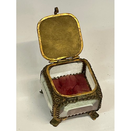 281 - Similar To Previous Lot
Antique French Glass Trinket Jewellery Box From Nice
6.5 x 7 x 7 cms