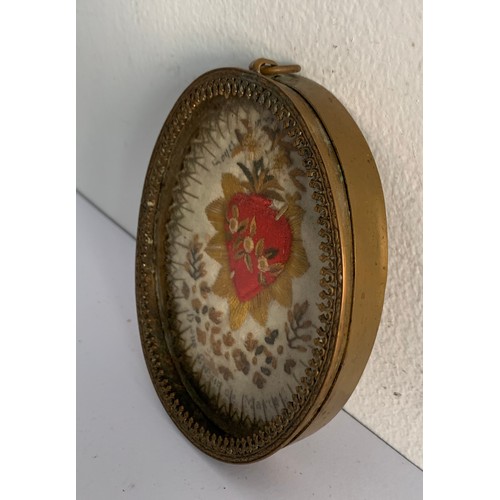 138 - WW1 Sweetheart Reliquary
8 x 9.5 cms h