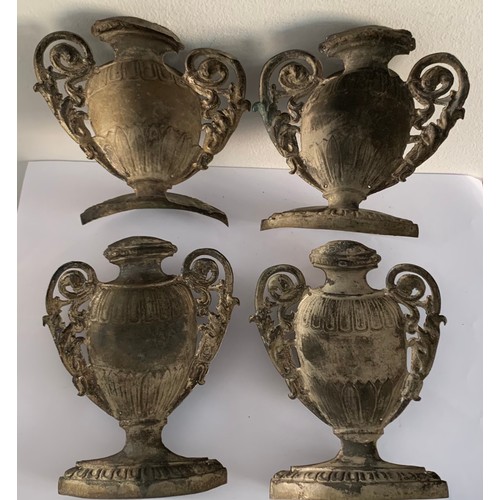 141 - Set Of 4 Grand Tour Métal Decorative Urn Plaques
20 x 16 cms