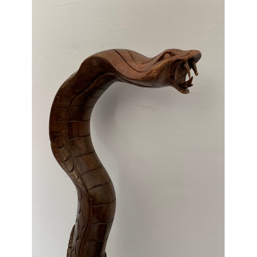 174 - Vintage Folk Art Carved Wooden Walking Cane In The Form Of A Cobra Snake
105 cms