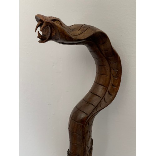 174 - Vintage Folk Art Carved Wooden Walking Cane In The Form Of A Cobra Snake
105 cms